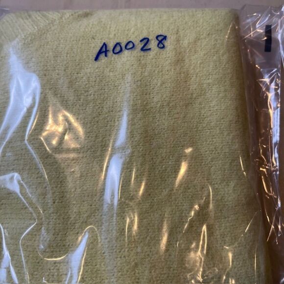 NWOT Jessica Simpson Sleeveless Sweater Vest Solid Lemon Lime V-Neck Size Medium - Picture 8 of 8